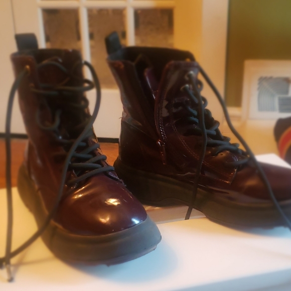 ZARA KIDS Patent Leather Boots - Picture 2 of 5